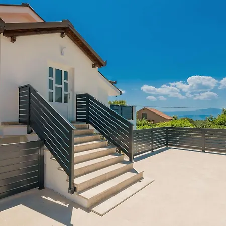 4 Bedroom Lovely In * Imotski