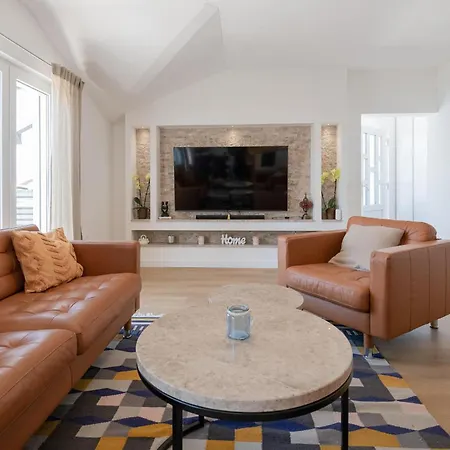 4 Bedroom Lovely In Hébergement de vacances Imotski