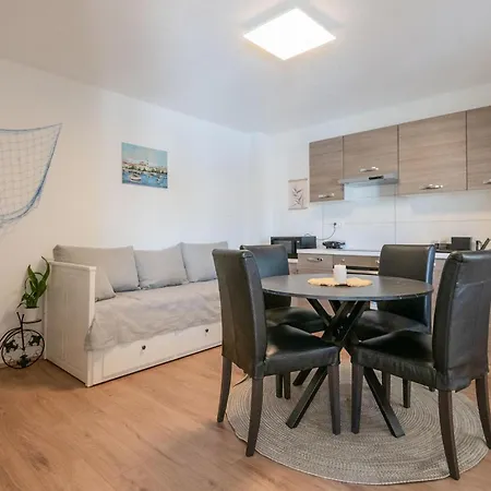 Hébergement de vacances 4 Bedroom Lovely In *