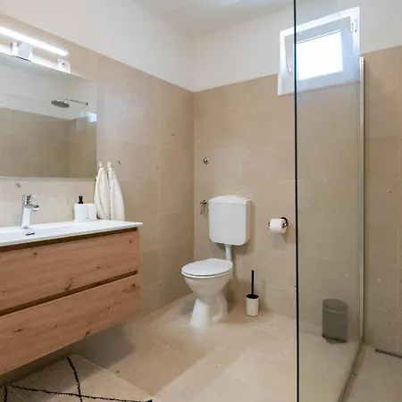 4 Bedroom Lovely In Imotski